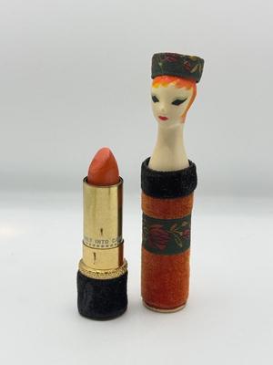 LOT 164J: Fabulous 1962 Revlon Les Mannequins Doll Lipstick No. 9210 w/ REAL Lipstick inside! includes Original Box w/ Lid & Modern...