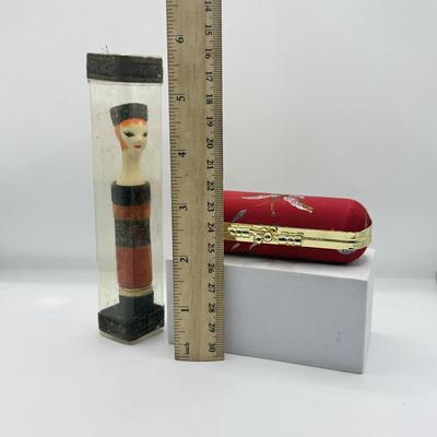 LOT 164J: Fabulous 1962 Revlon Les Mannequins Doll Lipstick No. 9210 w/ REAL Lipstick inside! includes Original Box w/ Lid & Modern...