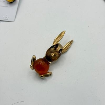 LOT 169J: Trifari Stud Earrings, Rabbit Brooch, Hildie & Jo Bee Charms & More