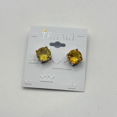 LOT 169J: Trifari Stud Earrings, Rabbit Brooch, Hildie & Jo Bee Charms & More