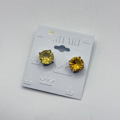 LOT 169J: Trifari Stud Earrings, Rabbit Brooch, Hildie & Jo Bee Charms & More