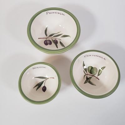 LOT 184K: Williams-Sonoma, Crate & Barrel, Terracotta & Assortment of Bowls made in Italy