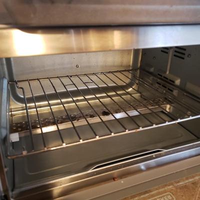LOT 192K: Black + Decker Toaster Oven with Assorted Baking Pans