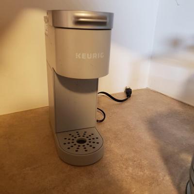 LOT 197K: Assortment of Mugs & Keurig Coffee Maker