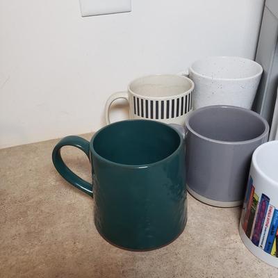 LOT 197K: Assortment of Mugs & Keurig Coffee Maker