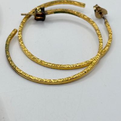 LOT 206J: Goldtone Pierced Hoop Earrings