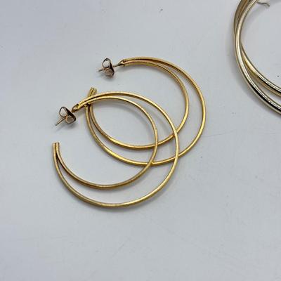 LOT 206J: Goldtone Pierced Hoop Earrings