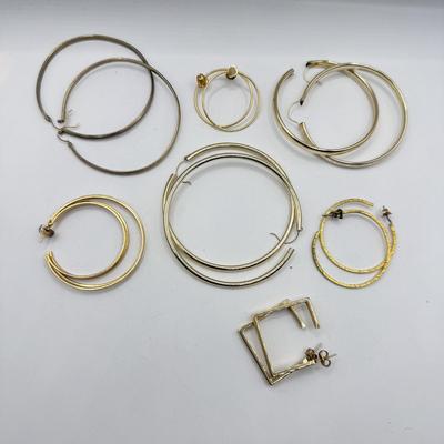 LOT 206J: Goldtone Pierced Hoop Earrings