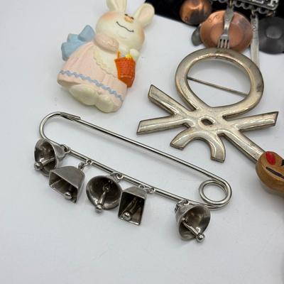 LOT 209J: Pin Collection: Woodward Gourmet, Goldtone Eagle, Le Chef & More