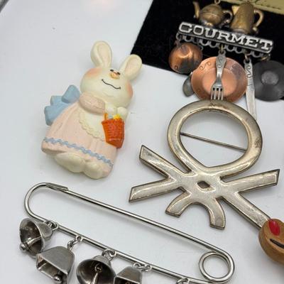 LOT 209J: Pin Collection: Woodward Gourmet, Goldtone Eagle, Le Chef & More