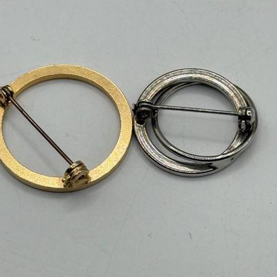 LOT 210J: Pins & Brooches: Monet Stars, Key w/ Key Ring, Guardian Angel, Trifari Bear (damaged) & More