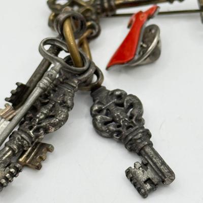 LOT 210J: Pins & Brooches: Monet Stars, Key w/ Key Ring, Guardian Angel, Trifari Bear (damaged) & More