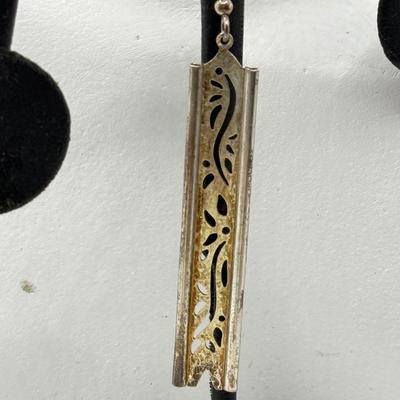 LOT 219J: Two Pairs of Vintage Silver Earrings (6.66g)