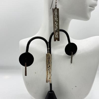 LOT 219J: Two Pairs of Vintage Silver Earrings (6.66g)