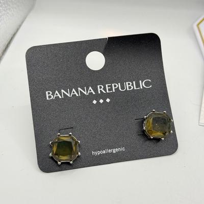 LOT 230J: Six Pairs of NEW Pierced Earrings: Banana Republic, St. Thomas, Simply Vera by Vera Wang & Mia Charro