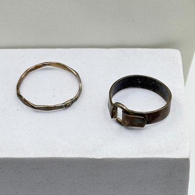 LOT 233J: Sterling Silver Jewelry: Three Rings, Necklace & Earrings (10.43g)