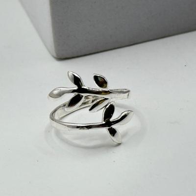 LOT 233J: Sterling Silver Jewelry: Three Rings, Necklace & Earrings (10.43g)