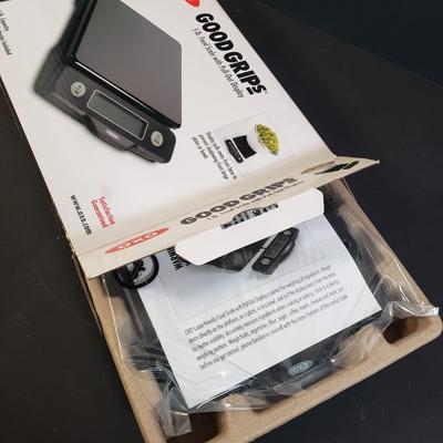 LOT 243L: New in Box Kitchen Items & Knives with Extraklasse German Knife Set