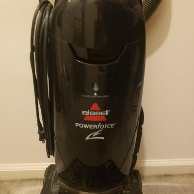 LOT 252M: Bissell 12 Amp Upright Vacuum with Lots of Extra Bags