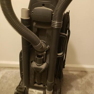 LOT 252M: Bissell 12 Amp Upright Vacuum with Lots of Extra Bags