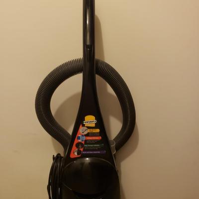LOT 252M: Bissell 12 Amp Upright Vacuum with Lots of Extra Bags