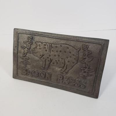 LOT 258K: Cast Iron Grill Presses & Bacon Press with Pig
