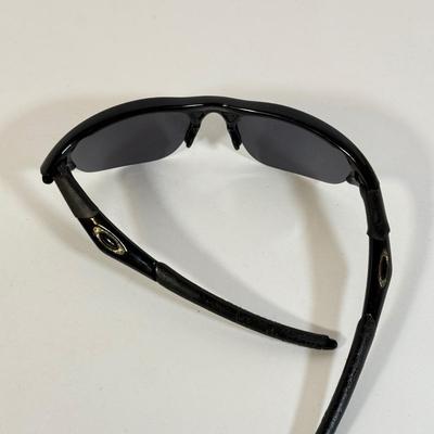 LOT 262L: Sunglasses: Jones New York, Foster Grant & More