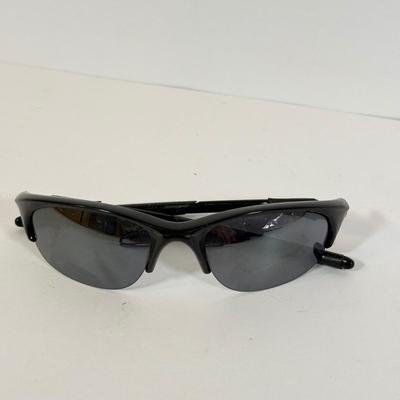 LOT 262L: Sunglasses: Jones New York, Foster Grant & More