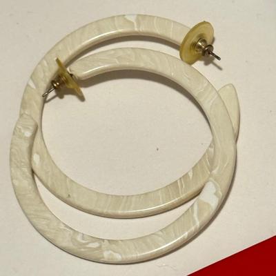 LOT 263L: Mod / Pop Art Jewelry Collection: Bangles, Earrings, Necklaces