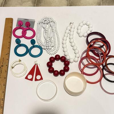 LOT 263L: Mod / Pop Art Jewelry Collection: Bangles, Earrings, Necklaces