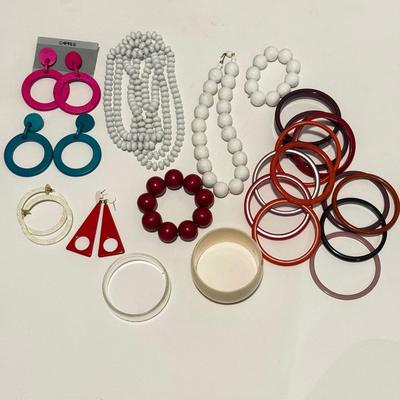 LOT 263L: Mod / Pop Art Jewelry Collection: Bangles, Earrings, Necklaces