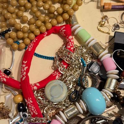 LOT 267L: Craft / Repair Jewelry Lot