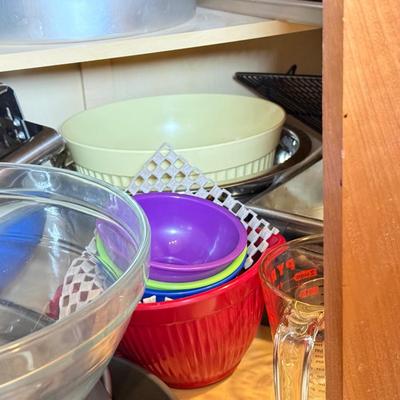 LOT 274K: Cabinet Clearout: Bakeware