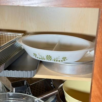 LOT 274K: Cabinet Clearout: Bakeware
