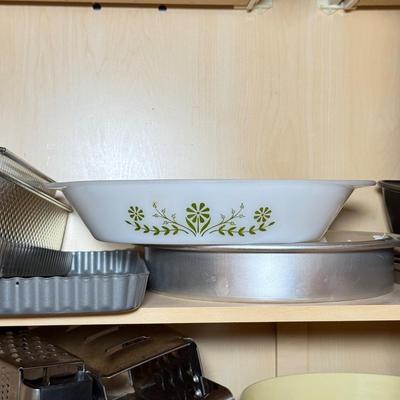 LOT 274K: Cabinet Clearout: Bakeware