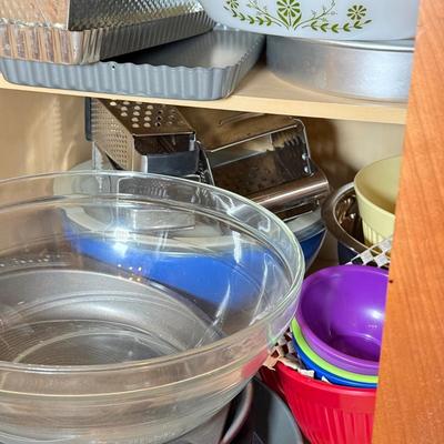 LOT 274K: Cabinet Clearout: Bakeware