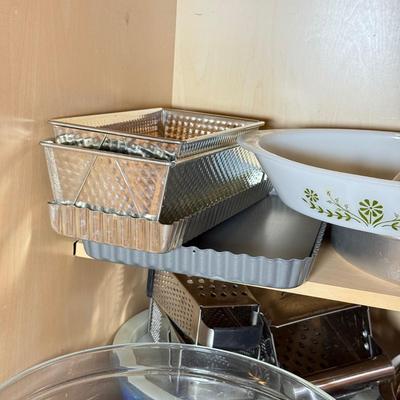 LOT 274K: Cabinet Clearout: Bakeware