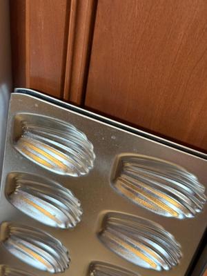 LOT 275K: Great Deal for Bakers: New Pans, Bundt Pans including Square!, lots of sizes of Spring Form Cake Pans, Tarte & Pie Tins
