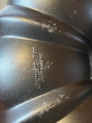 LOT 275K: Great Deal for Bakers: New Pans, Bundt Pans including Square!, lots of sizes of Spring Form Cake Pans, Tarte & Pie Tins