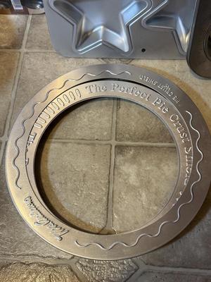 LOT 275K: Great Deal for Bakers: New Pans, Bundt Pans including Square!, lots of sizes of Spring Form Cake Pans, Tarte & Pie Tins