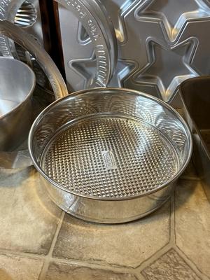 LOT 275K: Great Deal for Bakers: New Pans, Bundt Pans including Square!, lots of sizes of Spring Form Cake Pans, Tarte & Pie Tins