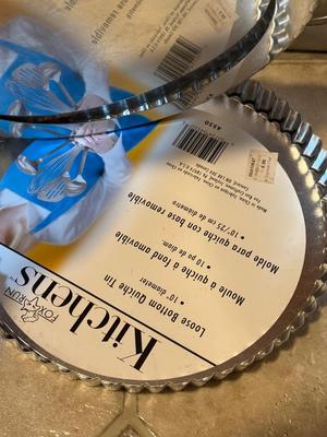 LOT 275K: Great Deal for Bakers: New Pans, Bundt Pans including Square!, lots of sizes of Spring Form Cake Pans, Tarte & Pie Tins