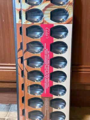 LOT 275K: Great Deal for Bakers: New Pans, Bundt Pans including Square!, lots of sizes of Spring Form Cake Pans, Tarte & Pie Tins