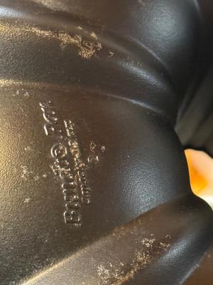 LOT 275K: Great Deal for Bakers: New Pans, Bundt Pans including Square!, lots of sizes of Spring Form Cake Pans, Tarte & Pie Tins