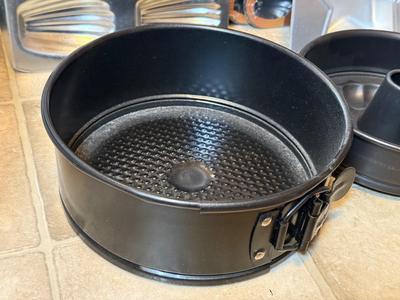 LOT 275K: Great Deal for Bakers: New Pans, Bundt Pans including Square!, lots of sizes of Spring Form Cake Pans, Tarte & Pie Tins