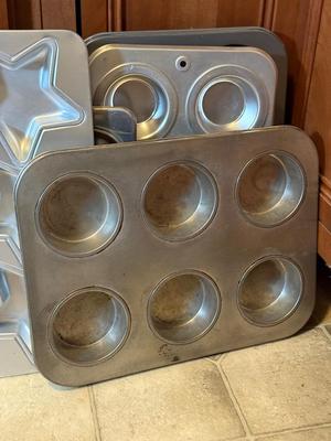 LOT 275K: Great Deal for Bakers: New Pans, Bundt Pans including Square!, lots of sizes of Spring Form Cake Pans, Tarte & Pie Tins