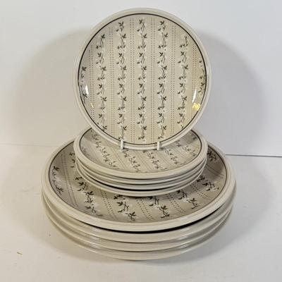 LOT 276K: American Country Collection Newcor Stoneware Williamsburg Plates in 2 Sizes (made in Japan)