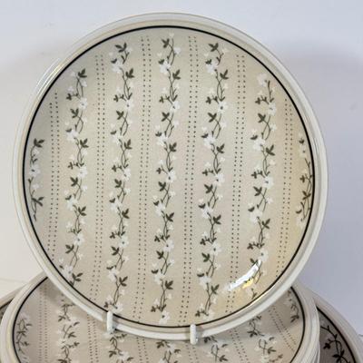 LOT 276K: American Country Collection Newcor Stoneware Williamsburg Plates in 2 Sizes (made in Japan)