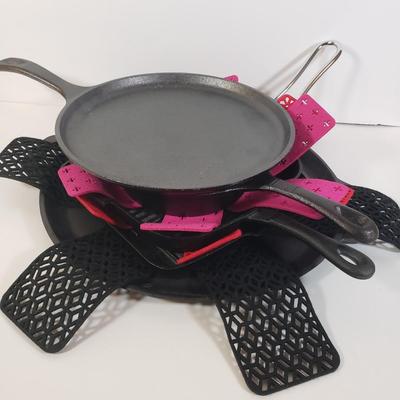 LOT 279K: Assortment of Cast Iron Frying Pans, Grill Pans & More