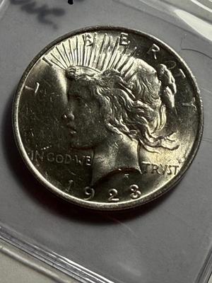 1923-P UNCIRCULATED CONDITION PEACE SILVER DOLLAR COIN #5 AS PICTURED.